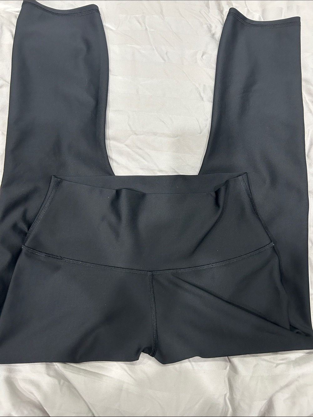 ALO Black Airlift Capri Leggings M
